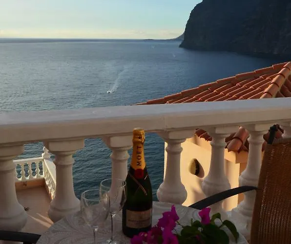 Acantilados De Gigantes, Islas Canarias, Espana